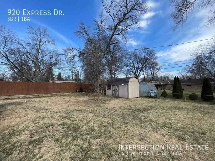 920 Express Dr - Photo 6 of 24
