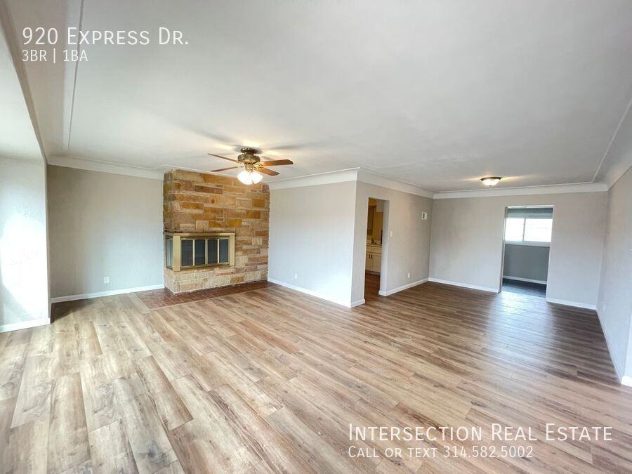 920 Express Dr - Photo 7 of 24