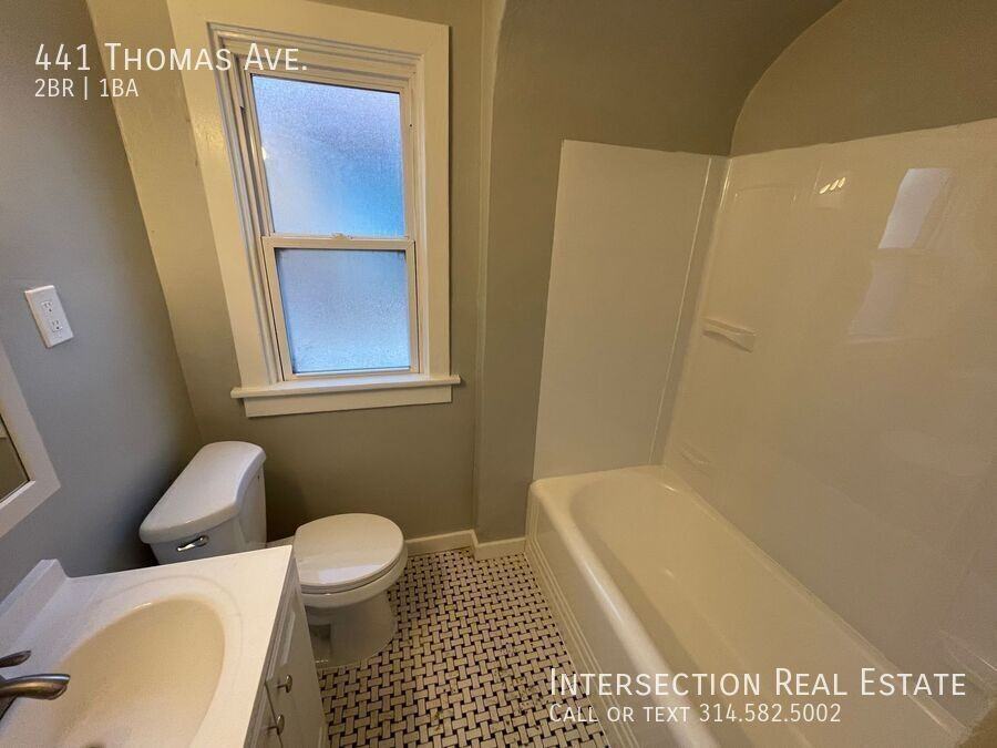 441 Thomas Ave - Photo 6 of 19