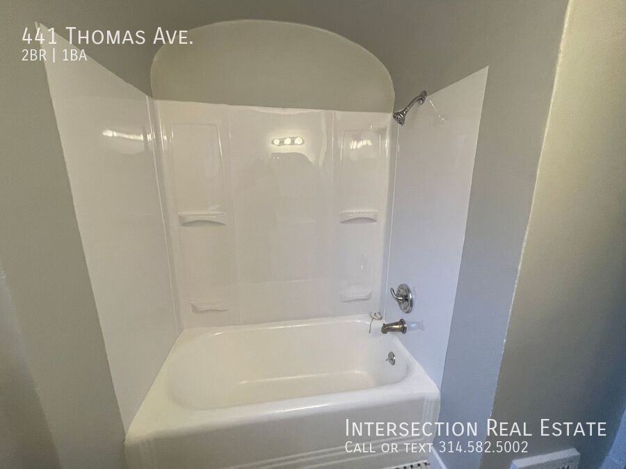 441 Thomas Ave - Photo 7 of 19