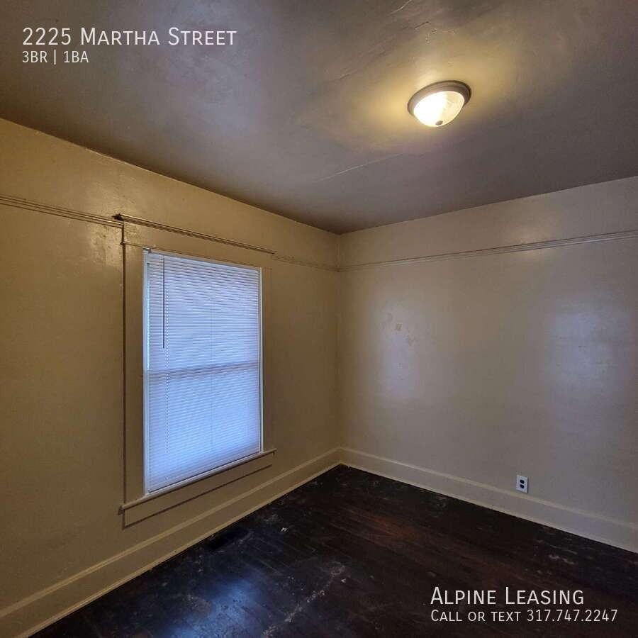 2225 Martha St - Photo 3 of 8