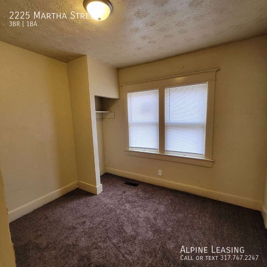 2225 Martha St - Photo 4 of 8