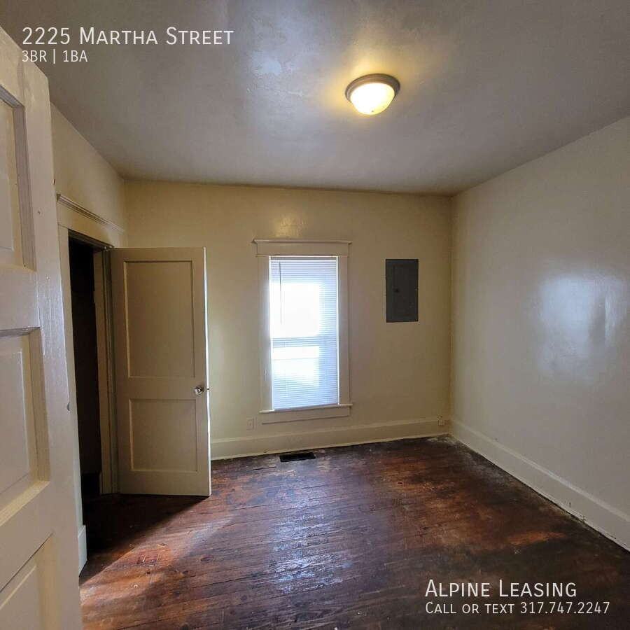 2225 Martha St - Photo 6 of 8