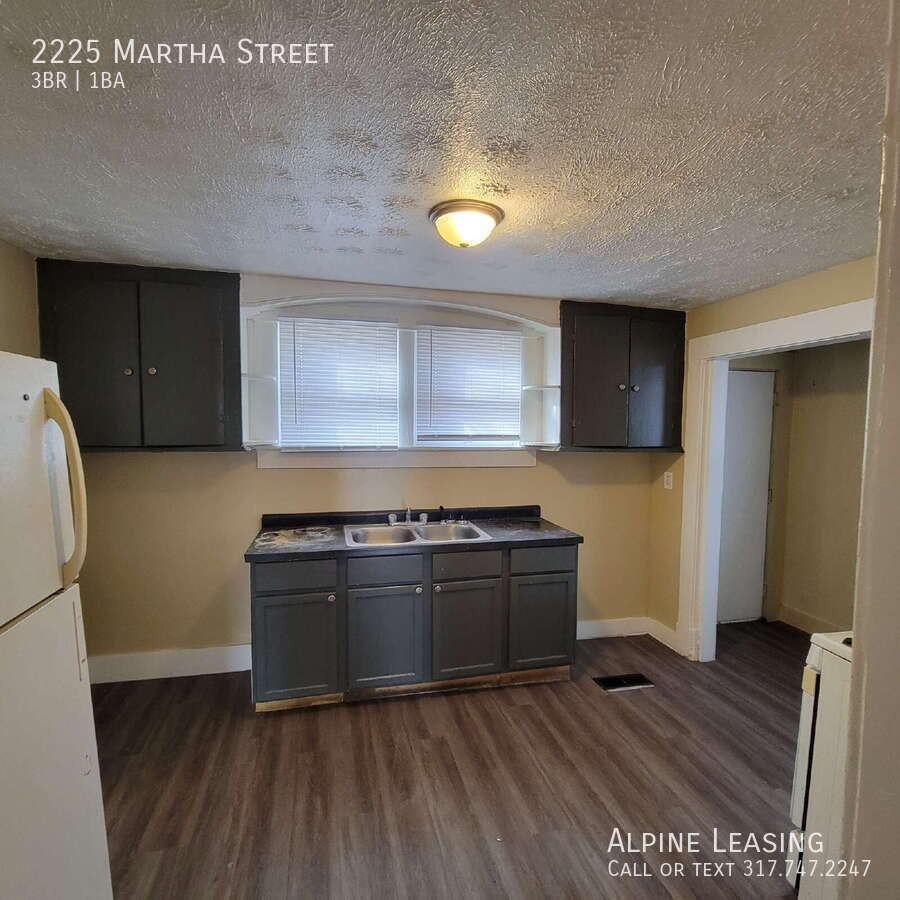 2225 Martha St - Photo 7 of 8