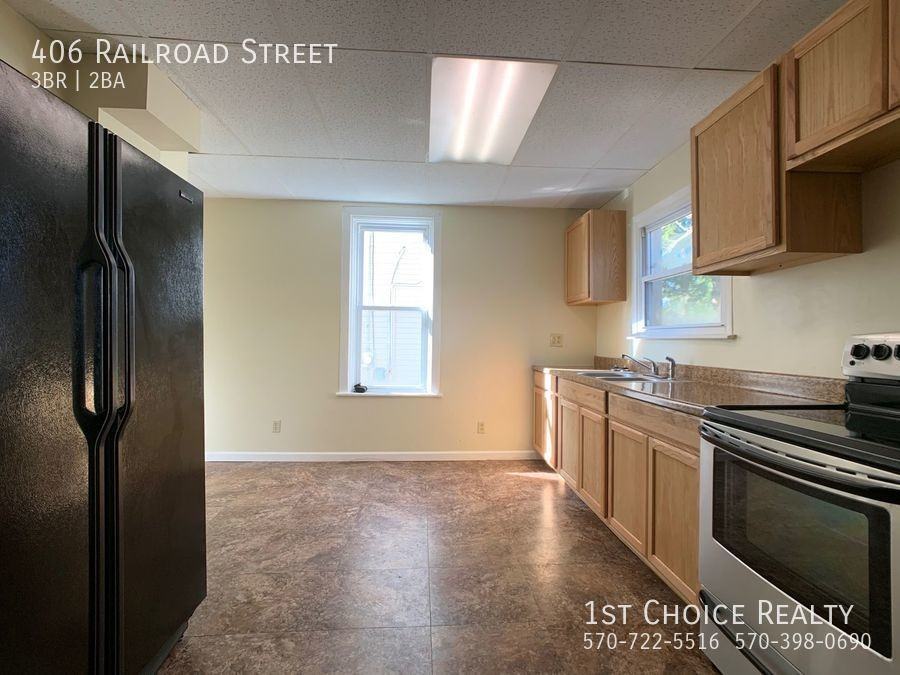 406 Railroad St - Photo 4 of 15