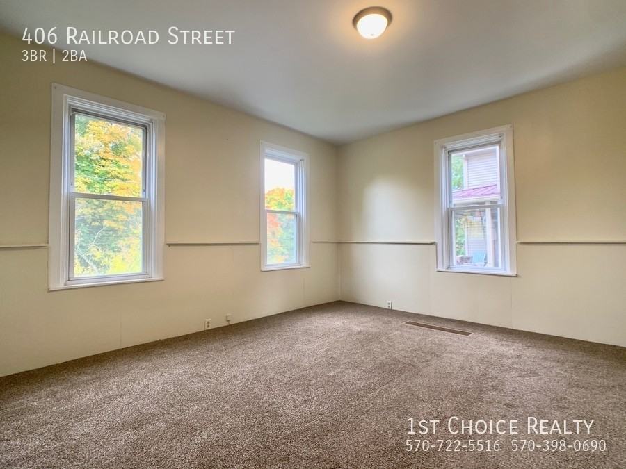 406 Railroad St - Photo 6 of 15