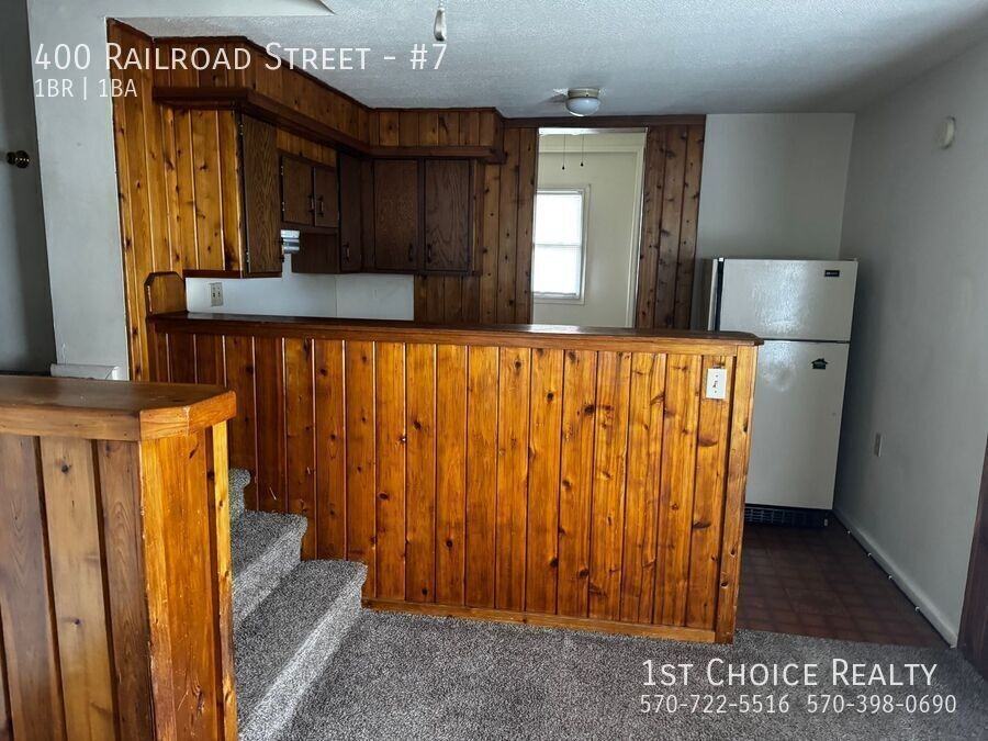 400 Railroad St #7 - Photo 2 of 10