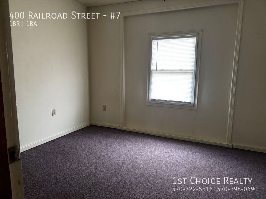 400 Railroad St #7 - Photo 4 of 10