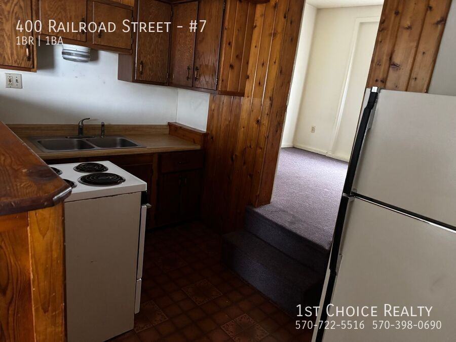 400 Railroad St #7 - Photo 5 of 10