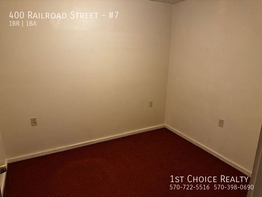 400 Railroad St #7 - Photo 6 of 10