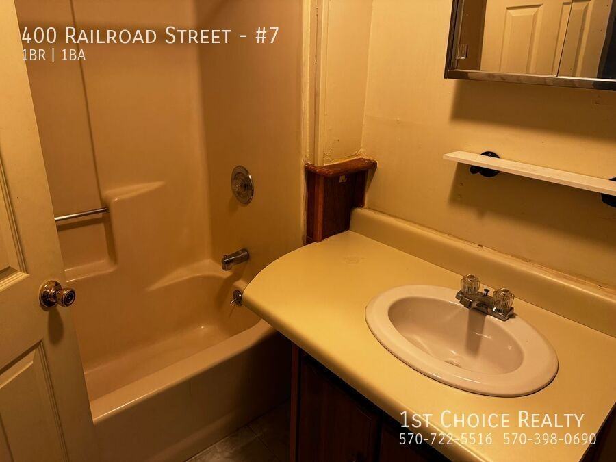 400 Railroad St #7 - Photo 7 of 10