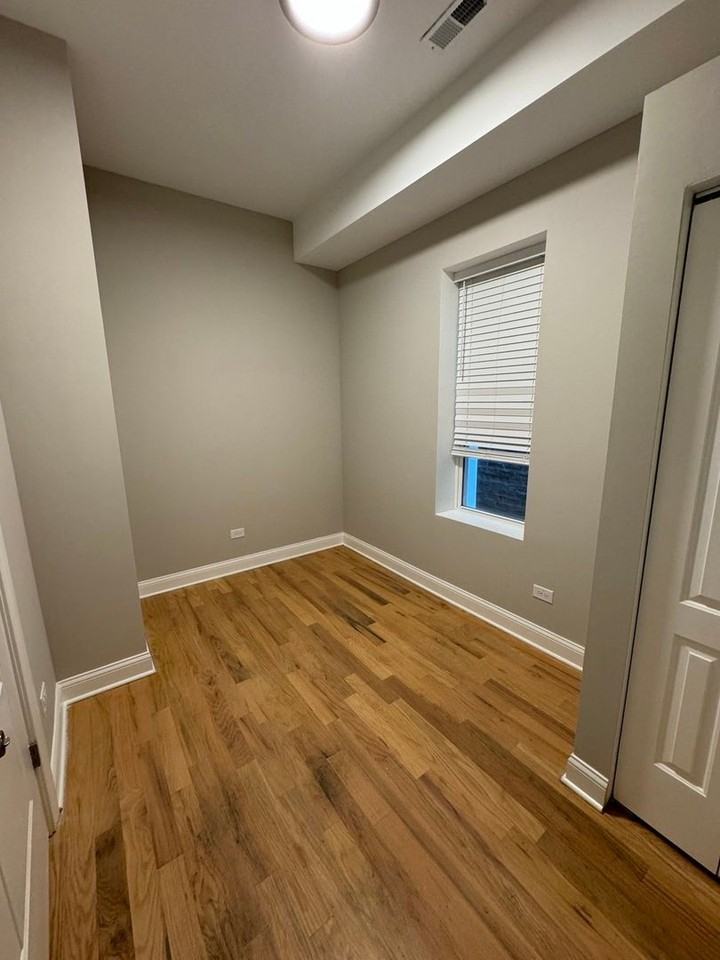 1633 N Honore St #1R - Photo 6 of 9