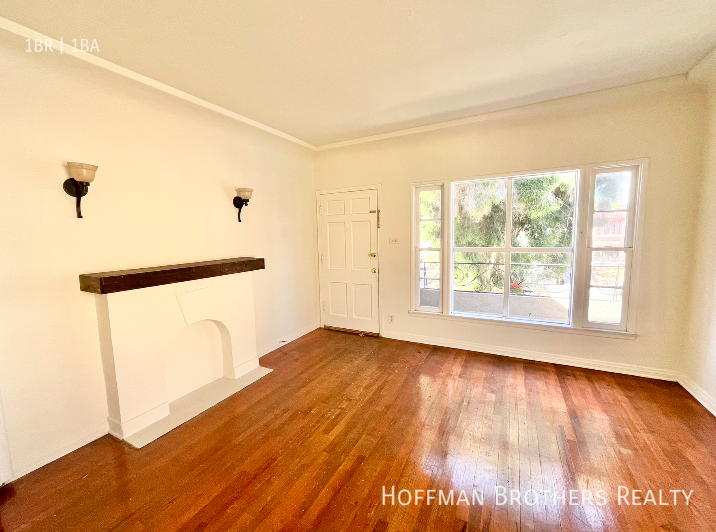 518 1/2 N Heliotrope Dr #518-1-2 - Photo 2 of 4