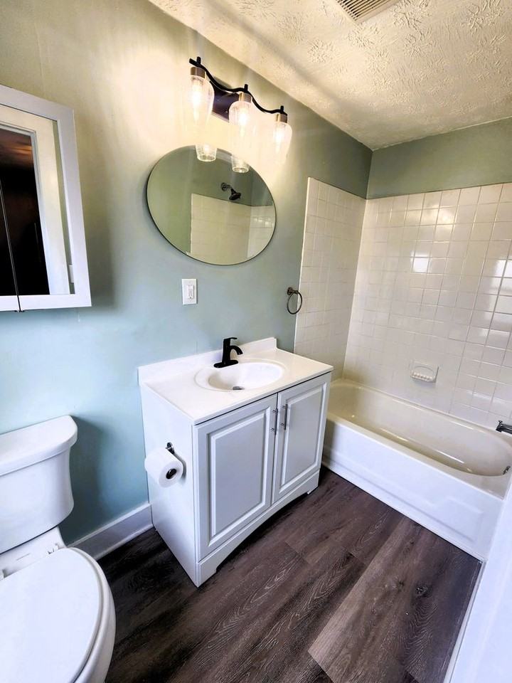 1954 W 47th St - Photo 3 of 16