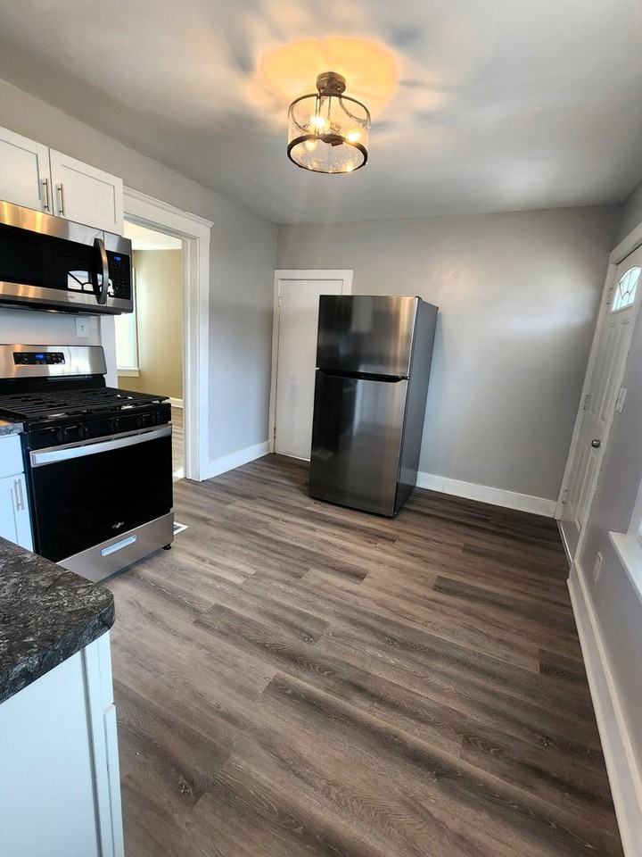 1954 W 47th St - Photo 7 of 16