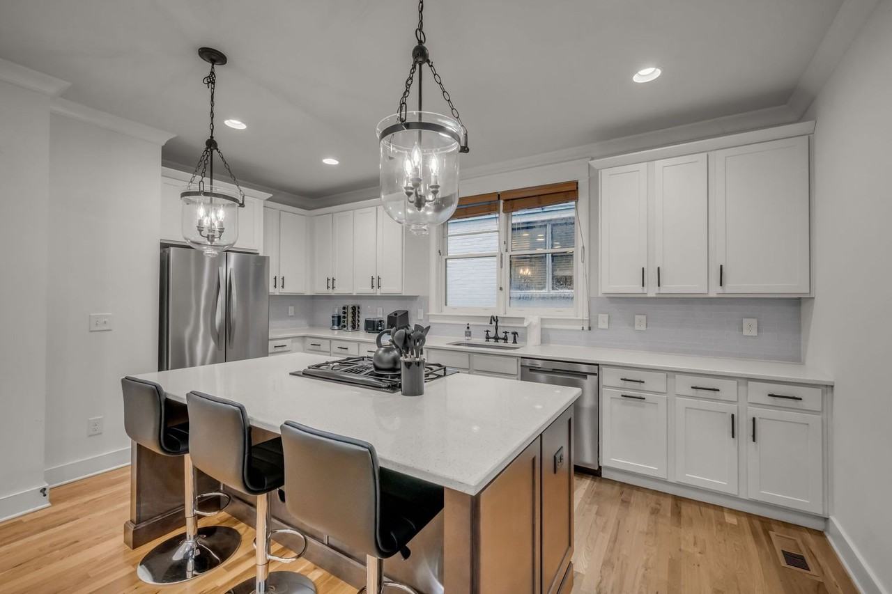 1512 Kirkwood Ave - Photo 5 of 33