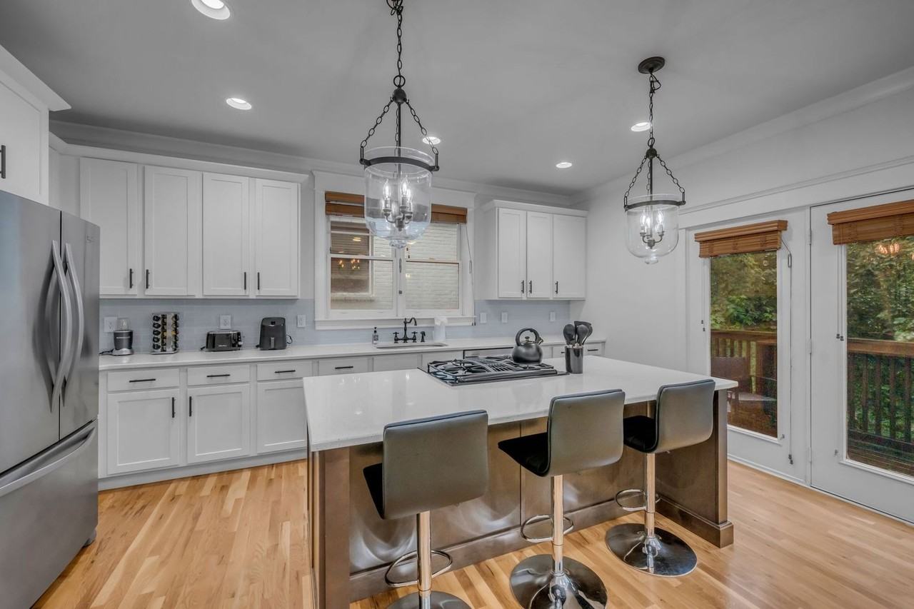 1512 Kirkwood Ave - Photo 6 of 33