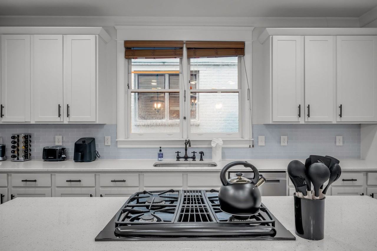 1512 Kirkwood Ave - Photo 7 of 33