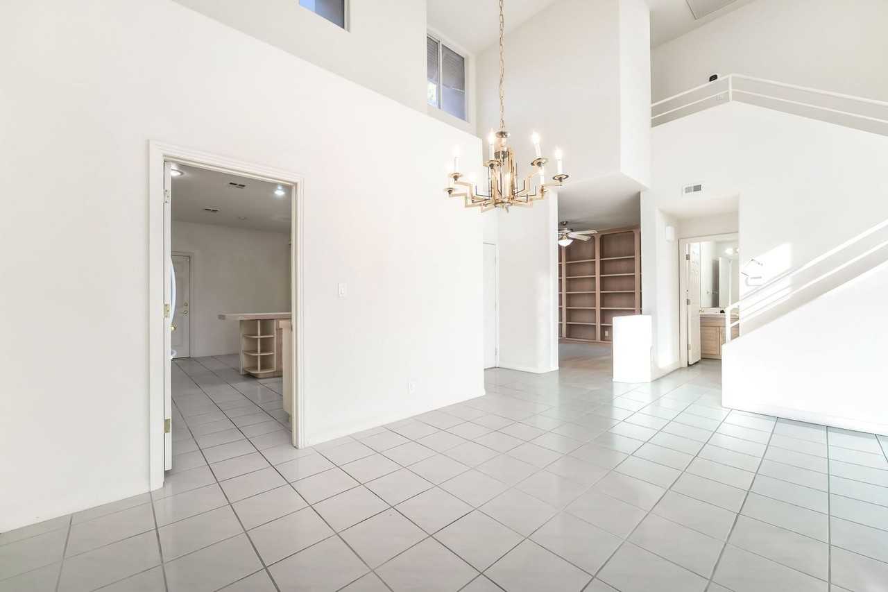 4970 Mount Pleasant Ln - Photo 5 of 23