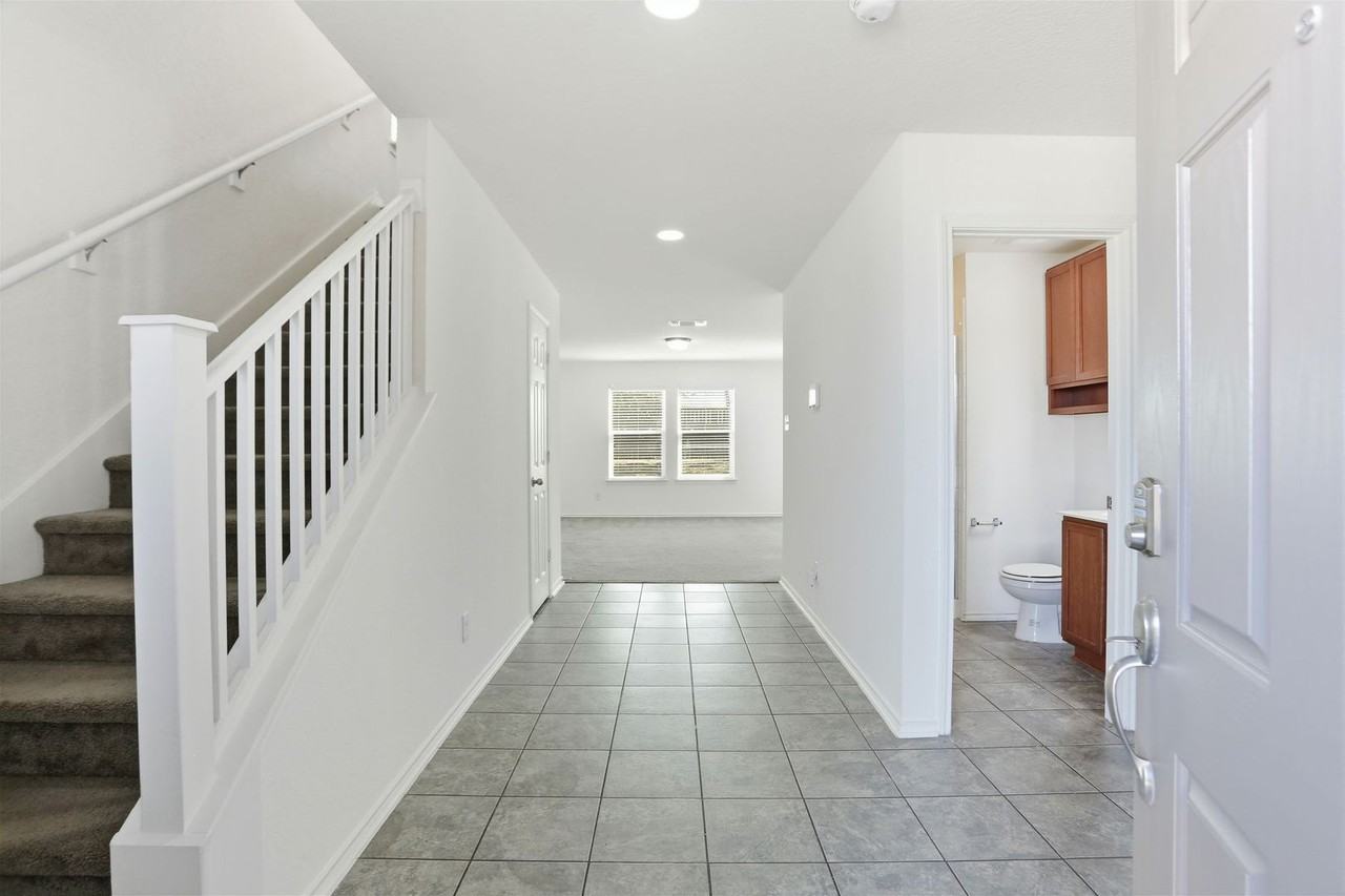 7010 Pescala Rdg - Photo 5 of 31