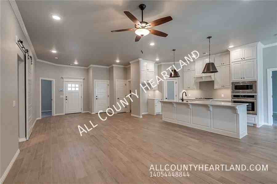 7924 Mimosa Dr - Photo 2 of 13