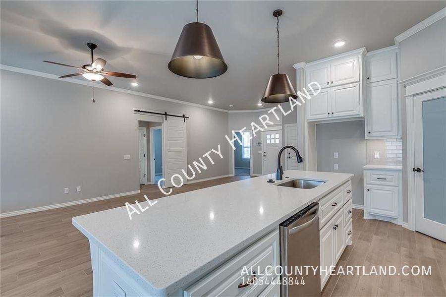 7924 Mimosa Dr - Photo 3 of 13