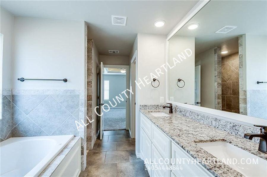 7924 Mimosa Dr - Photo 5 of 13