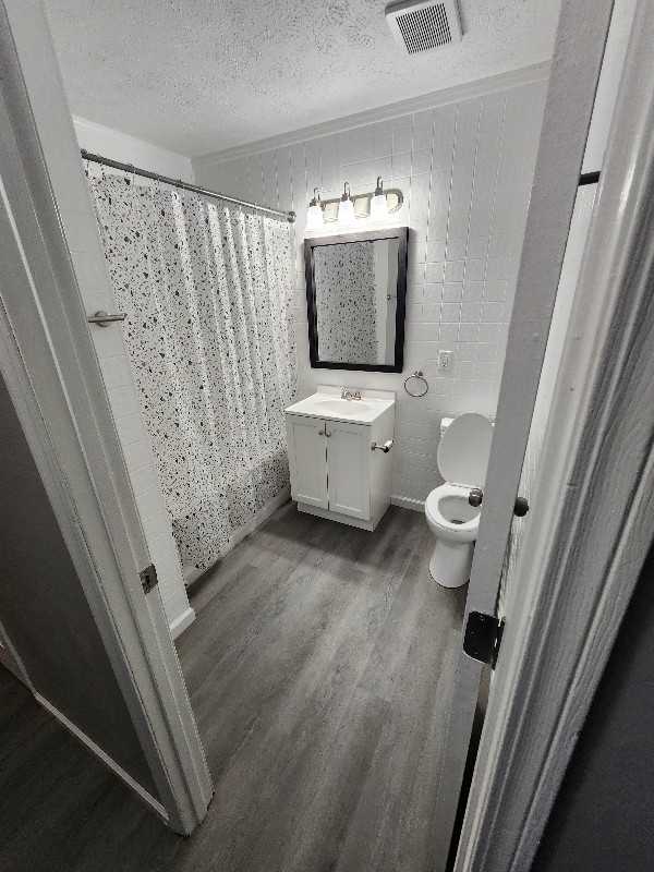 1146 Morris Ave - Photo 2 of 14