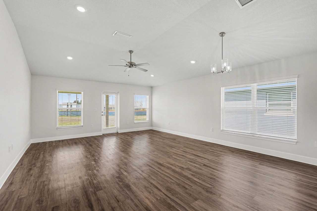 2542 Pinwherry St Nw - Photo 3 of 21