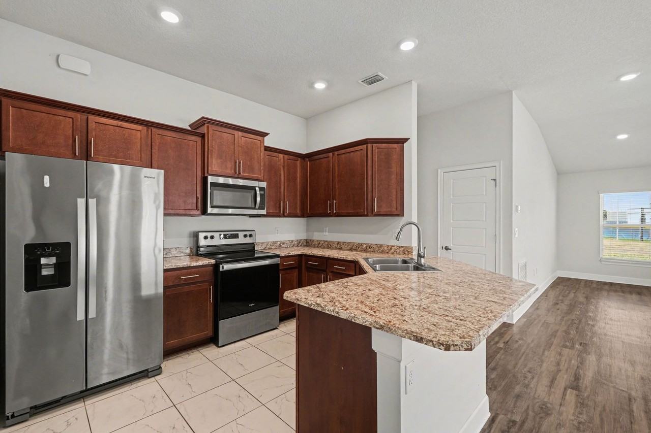 2542 Pinwherry St Nw - Photo 5 of 21