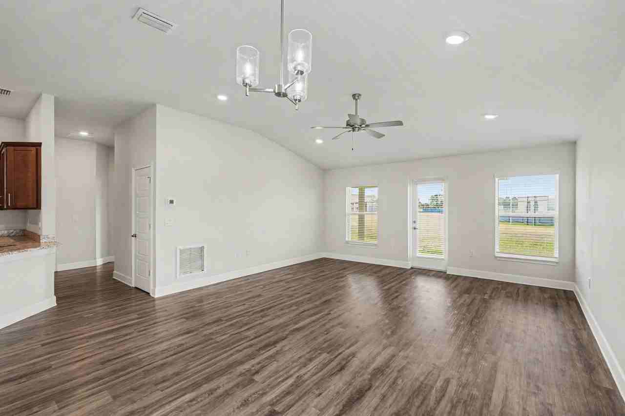 2542 Pinwherry St Nw - Photo 7 of 21