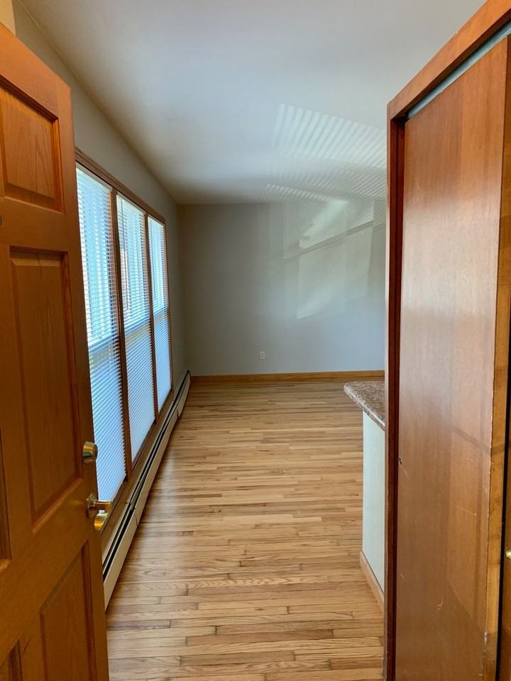 4250 Lumley - Photo 2 of 11