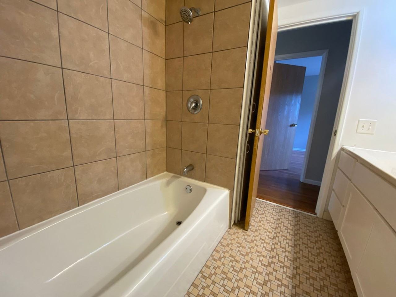 4250 Lumley - Photo 7 of 11