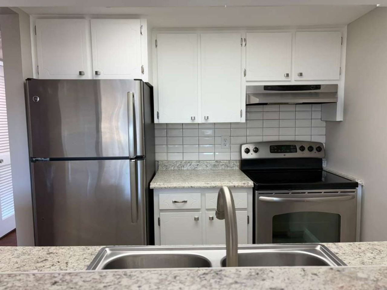 2931 Dupont St S - Photo 7 of 24