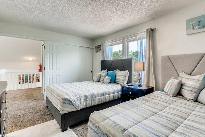 99 Moline St - Photo 3 of 44