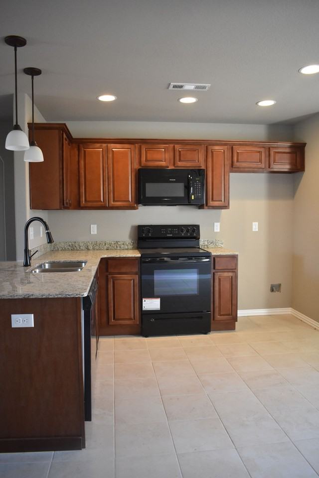 1630 Secretariat Ln - Photo 2 of 9