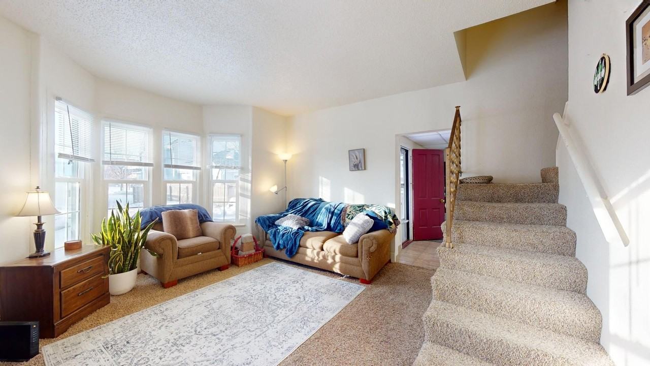 924 Duff Ave - Photo 2 of 12