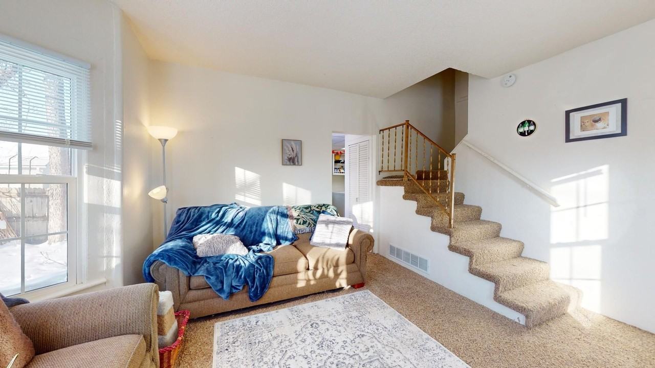 924 Duff Ave - Photo 4 of 12