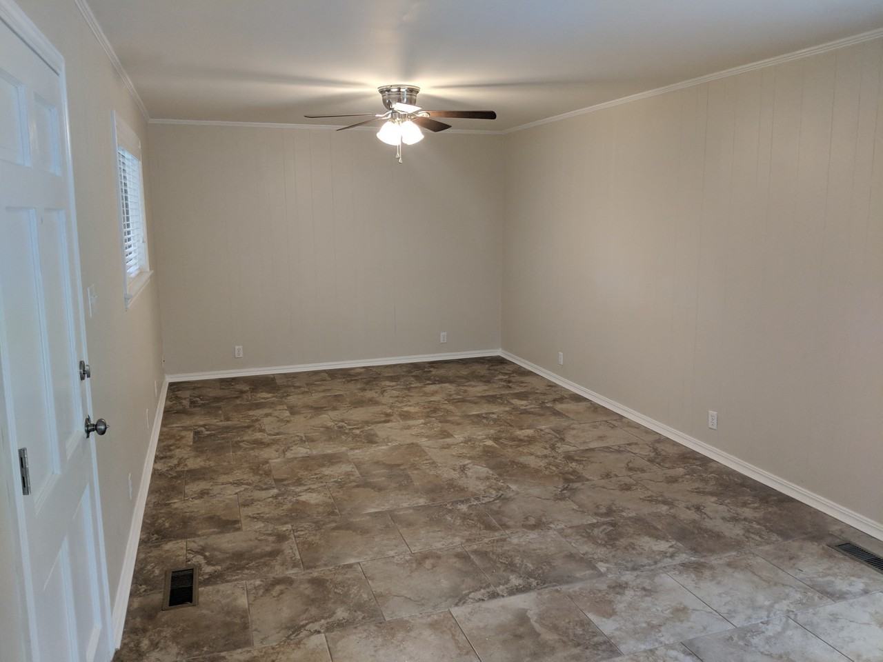 206 E Date St - Photo 3 of 13