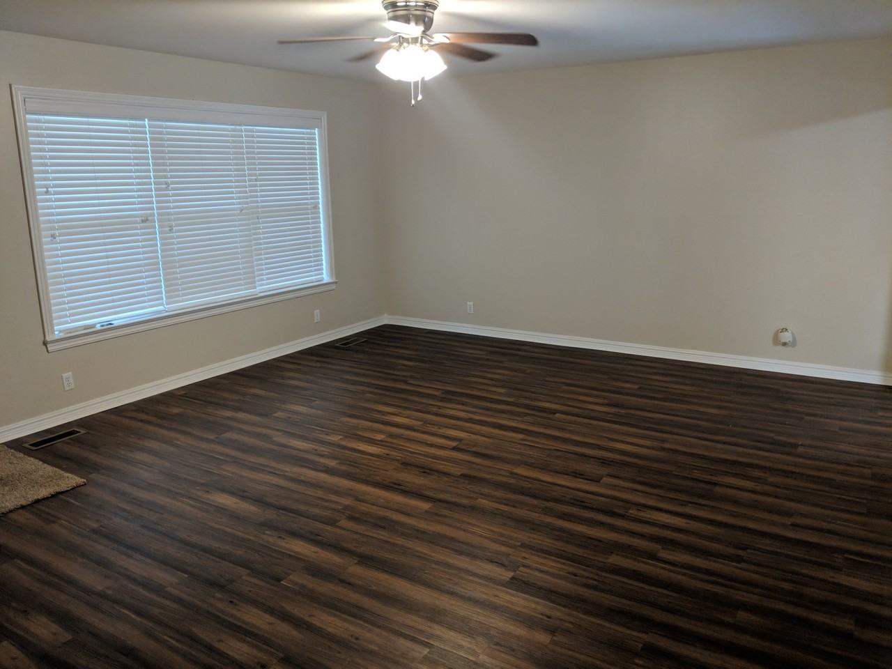 206 E Date St - Photo 5 of 13