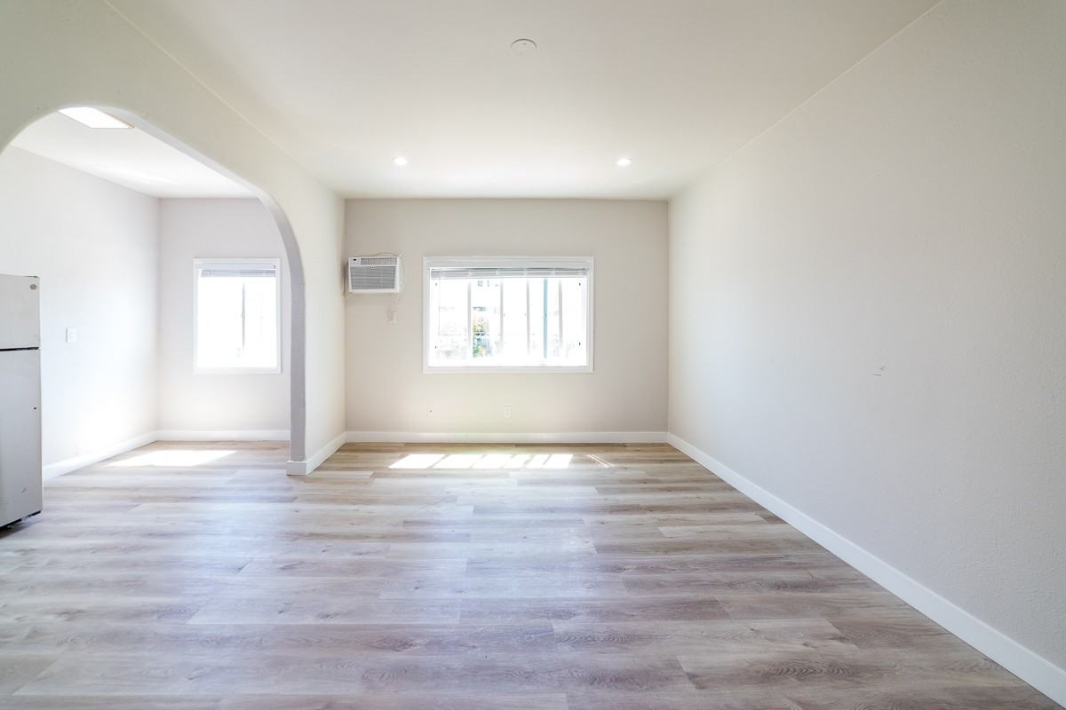 1670 S Rimpau Blvd #8 - Photo 3 of 13