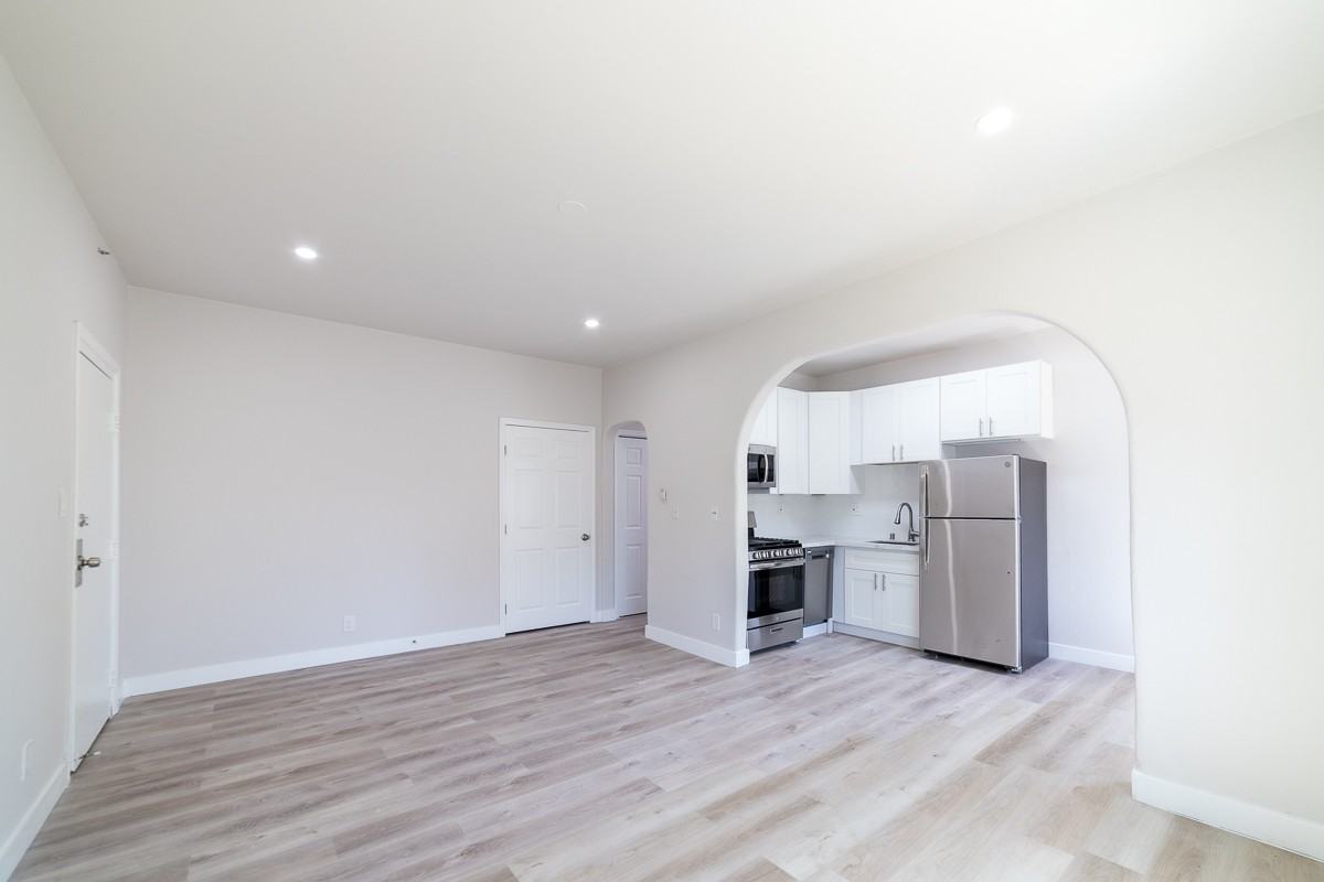 1670 S Rimpau Blvd #8 - Photo 6 of 13