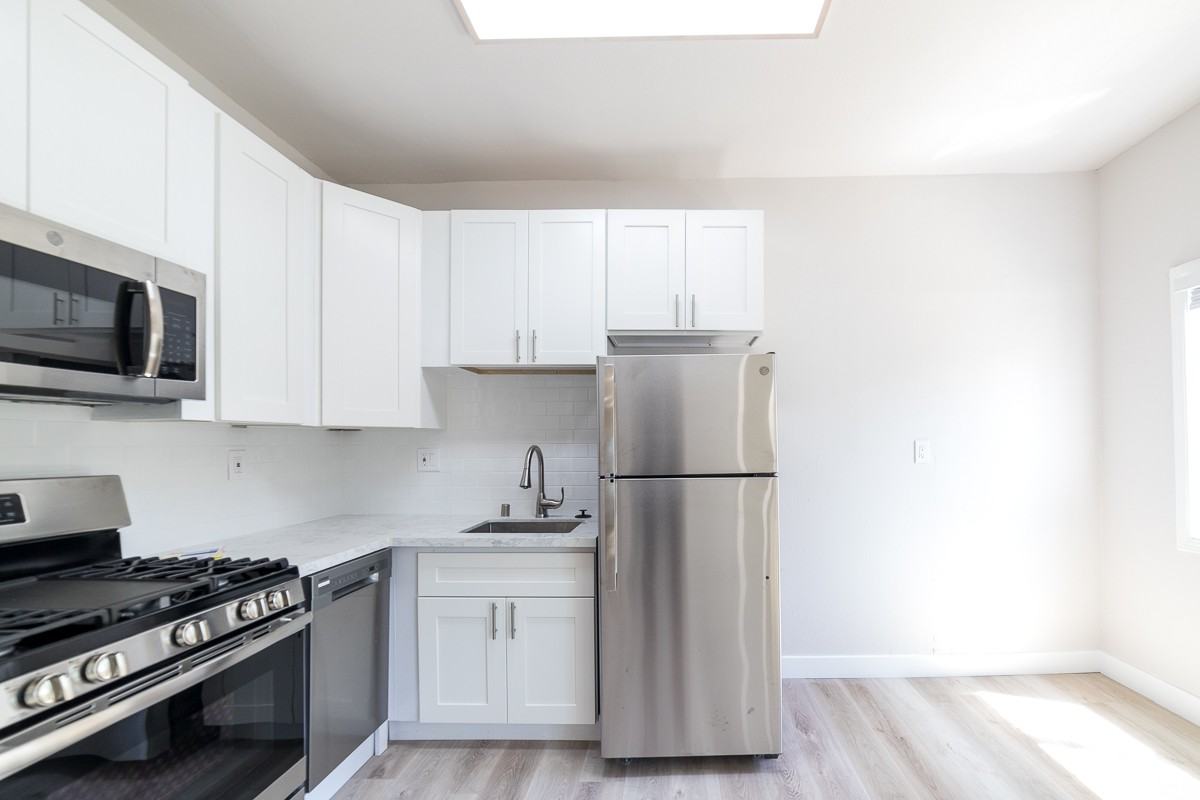 1670 S Rimpau Blvd #8 - Photo 7 of 13