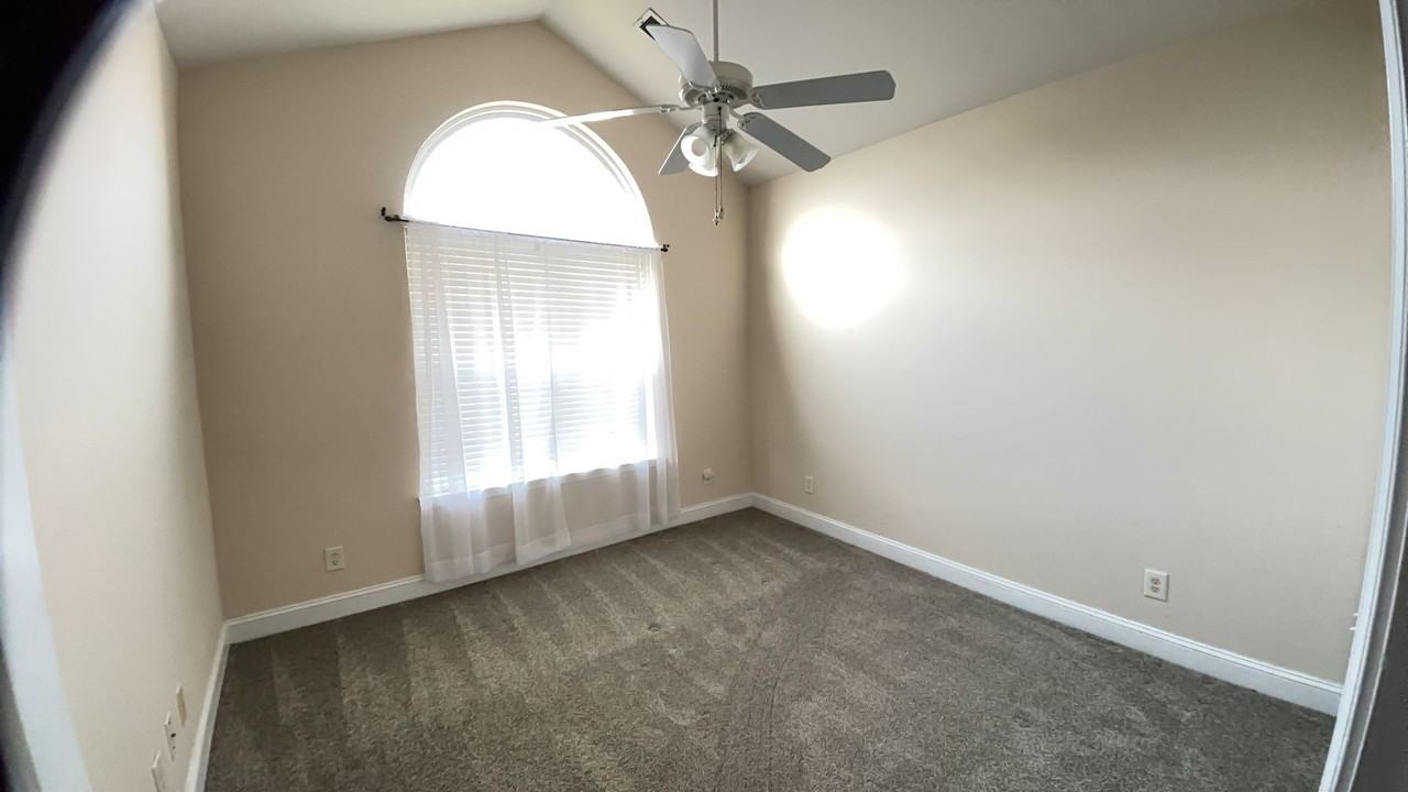 712 Santo Dr - Photo 2 of 4