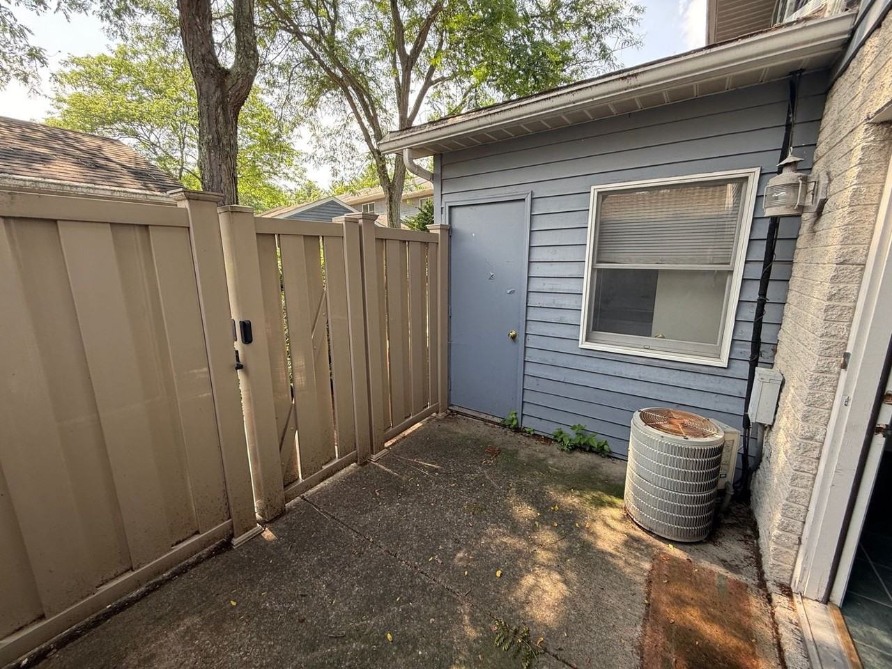 925 W Whitehall Rd #2 - Photo 4 of 20