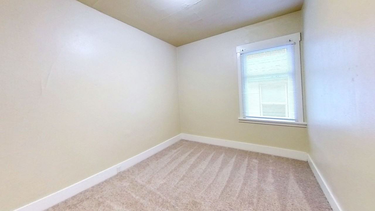 1410 Iron St - Photo 4 of 17