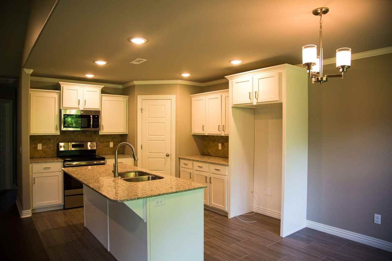 806 Sw Cabriolet St - Photo 2 of 13