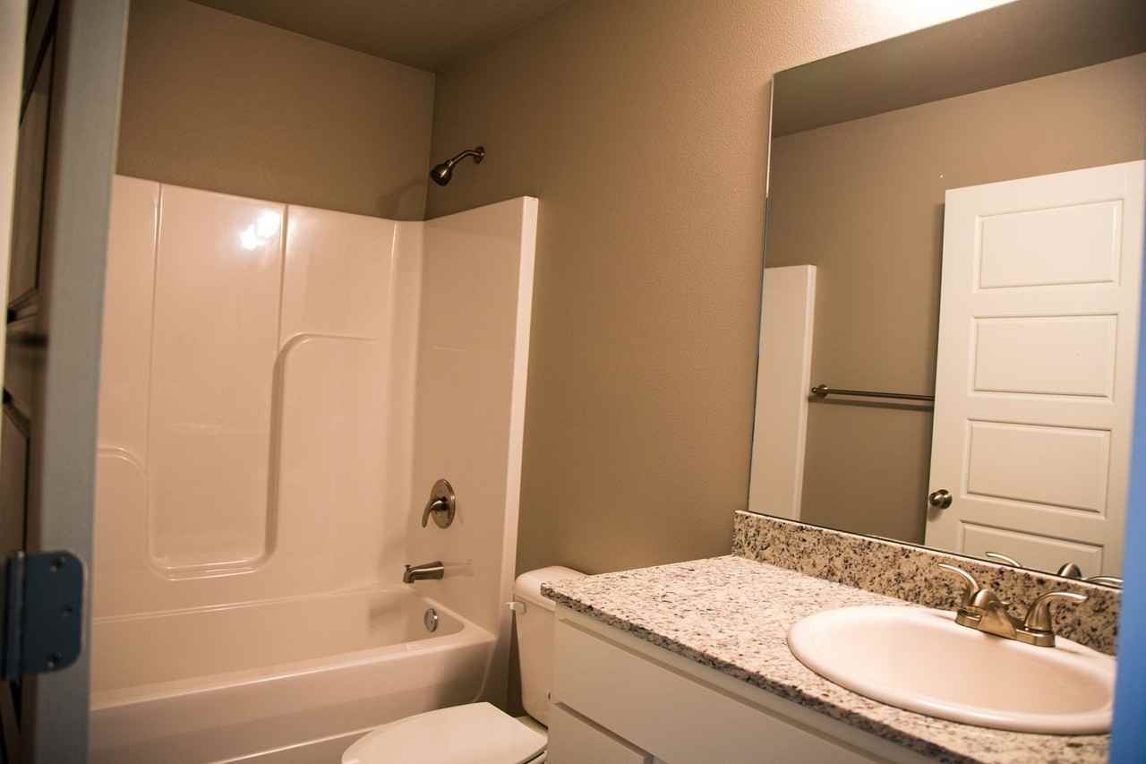 806 Sw Cabriolet St - Photo 4 of 13