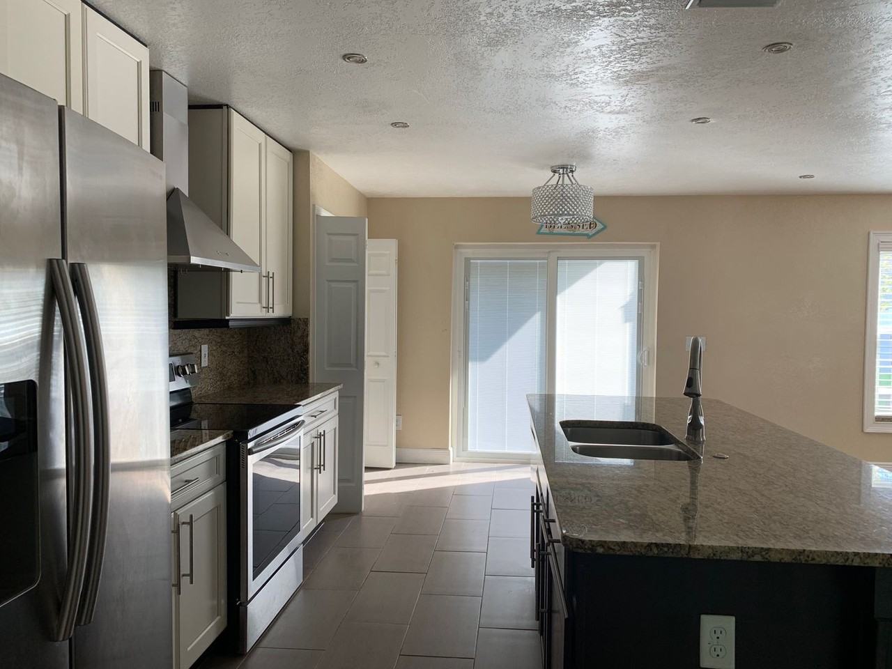 2220 Heathwood Cir - Photo 6 of 20