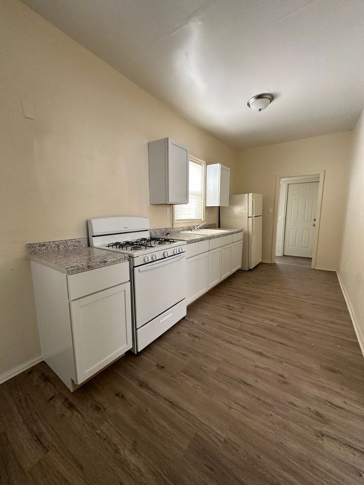 4405 Norledge Ave - Photo 4 of 8